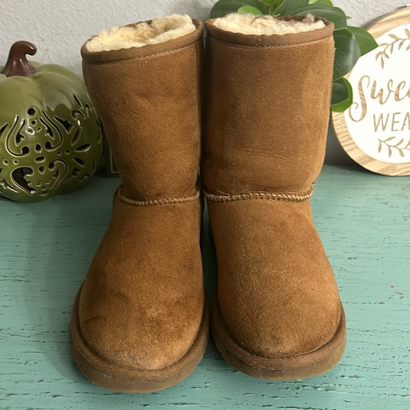 Ugg Boots SZ 5 - Picture 1 of 6